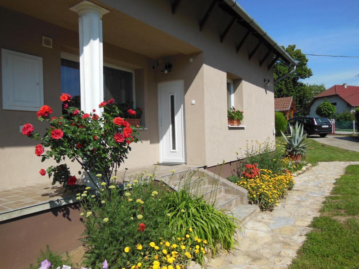 Viragos Apartman Balatonszárszó Dış mekan fotoğraf